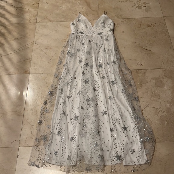 Sparkly Silver Star Long Gown Maniju Small - Picture 3 of 4